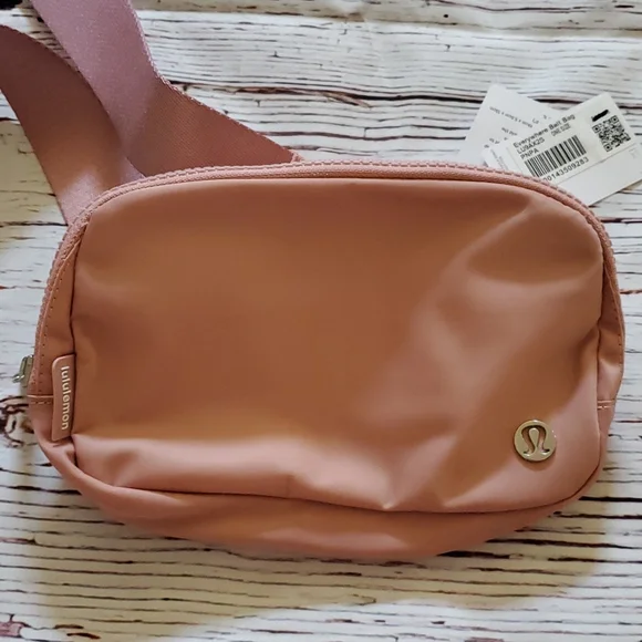 🆕️ LULULEMON EVERYWHERE BELT BAG (PINK PASTEL COLOR) - Picture 4 of 9